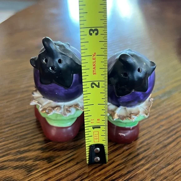 Vintage Purple Eggplant Salt & Pepper Shakers - Picture 4 of 7
